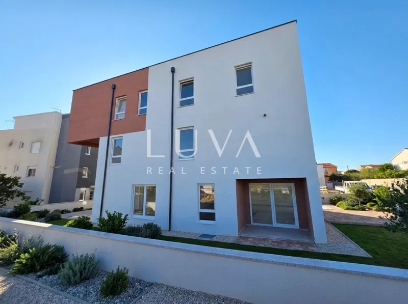 Vodice, new construction with a terrace and two parking spaces, 111 m² GFA – 3