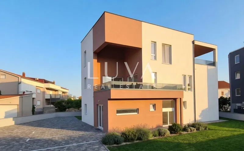 Vodice, új építésű ház kerttel és terasszal, 62 m² beépített alapterület – 2