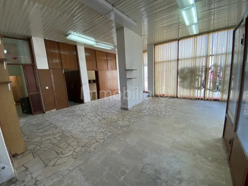 Üzlethelyiség Pula