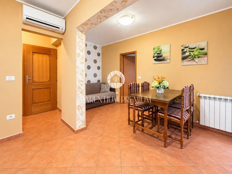Novigrad – Wohnung mit großer Terrasse, 500 m vom Meer entfernt – 2