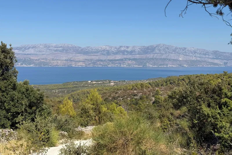Großzügiges Grundstück mit freiem Blick auf das Meer und die Stadt Split – 2