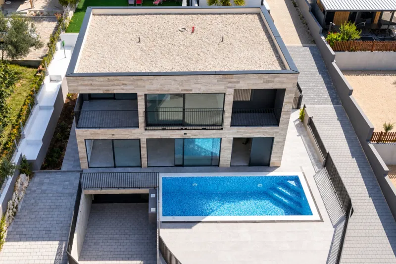 Luksuzna vila prvi red do mora u blizini marine – 3