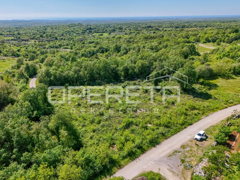 Istra, – Građevinsko zemljište Lovreč te 832 m² s pogledom na more – 2
