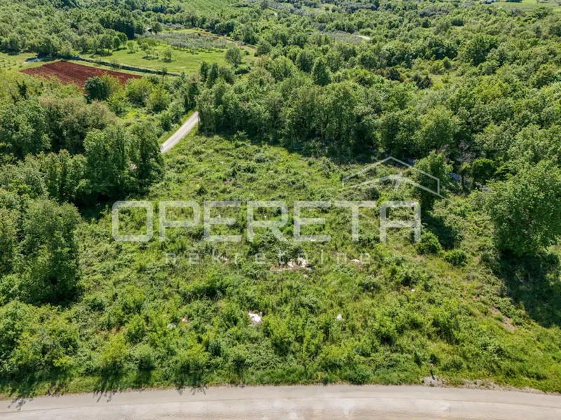 Istrien, – Baugrundstück Lovreč mit 832 m² und Meerblick – 3