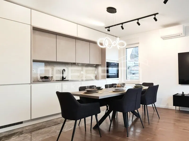 SPLIT, BRNIK – Luksuzni penthouse s terasama i garažom – 2