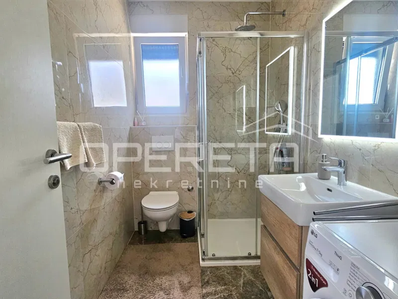 SPLIT, BRNIK – Luksuzni penthouse s terasama i garažom – 3