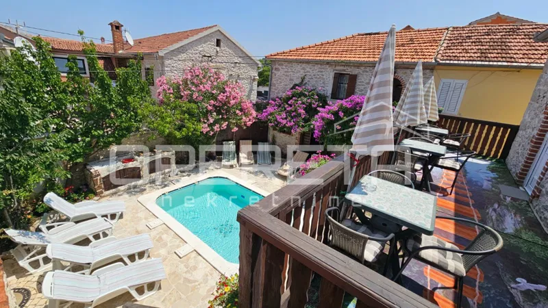 Zadar, Arbanasi – Hiša s bazenom in 6 studio apartmaji – 2
