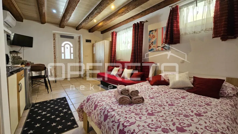 Zadar, Arbanasi – Hiša s bazenom in 6 studio apartmaji – 3