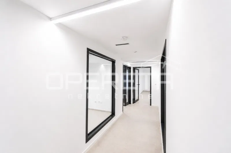 Split 3 – poslovni prostor 940 m2 s 22 ureda i portirnicom – 3