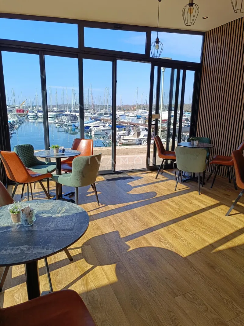 Ulični lokal s terasom na rivi, kafić/restoran – 2