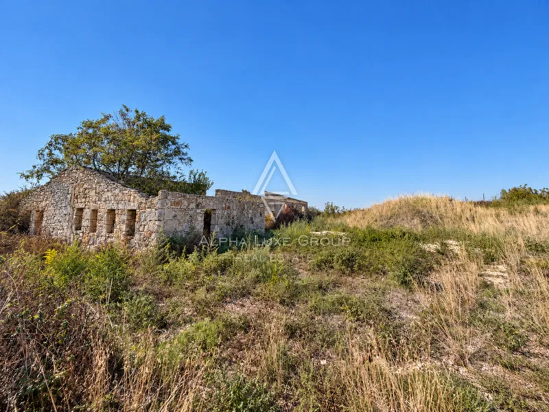 Istra, Pula : Zgodovinsko kamnito posestvo pri Medulinu – 2