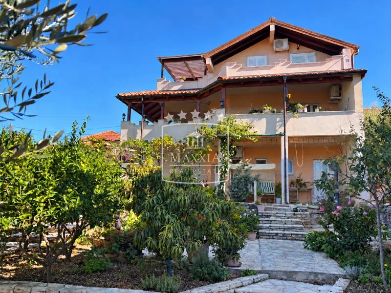 Kruševo - Haus mit großem, gepflegtem Garten und herrlichem Meerblick! 449.000€ – 2