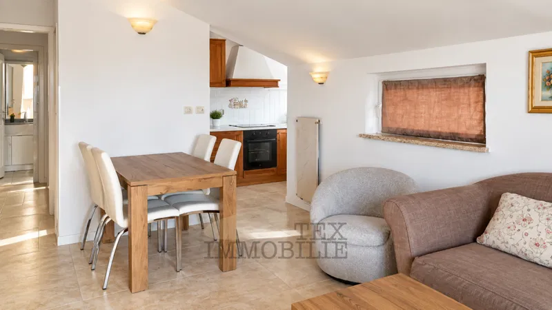 Stan s dvije spavaće sobe i pogledom na more – Poreč okolica
