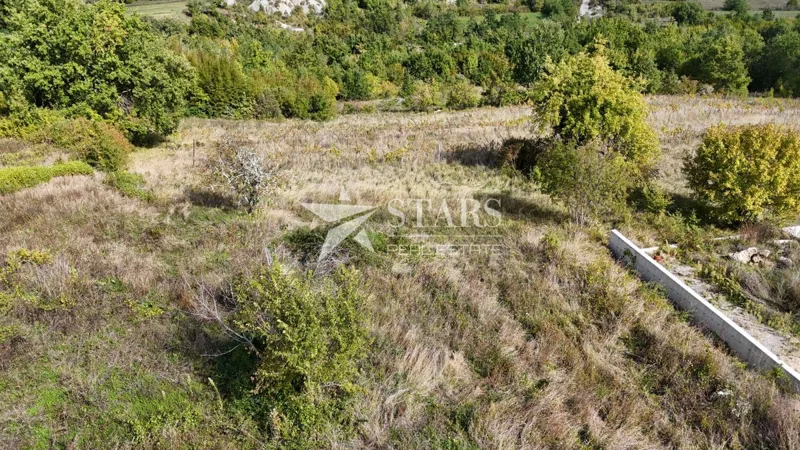Istrien, Pićan – Baugrundstück, 534 m², Bauantrag bereits eingereicht – 2