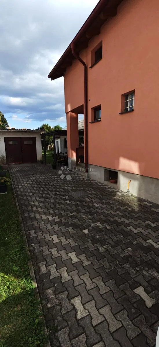 Renovirana obiteljska kuća u Varaždinu s dodatnim objektom – atraktivna lokacija – 2