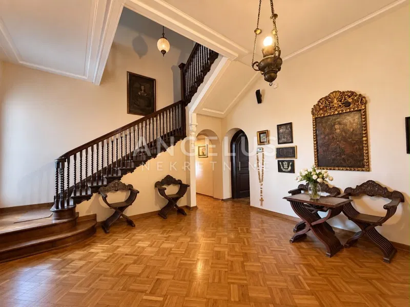 Zagreb, Center - new lux 4-bedroom apartment 250m2 with balcony