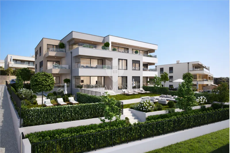 Novo pritličje, 99 m2 z vrtom in pogledom na morje! – 2
