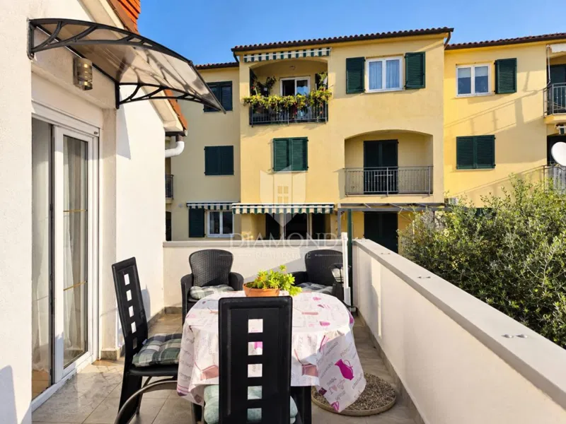 Novigrad, Studio in der Nähe des Zentrums mit großer Terrasse! – 3