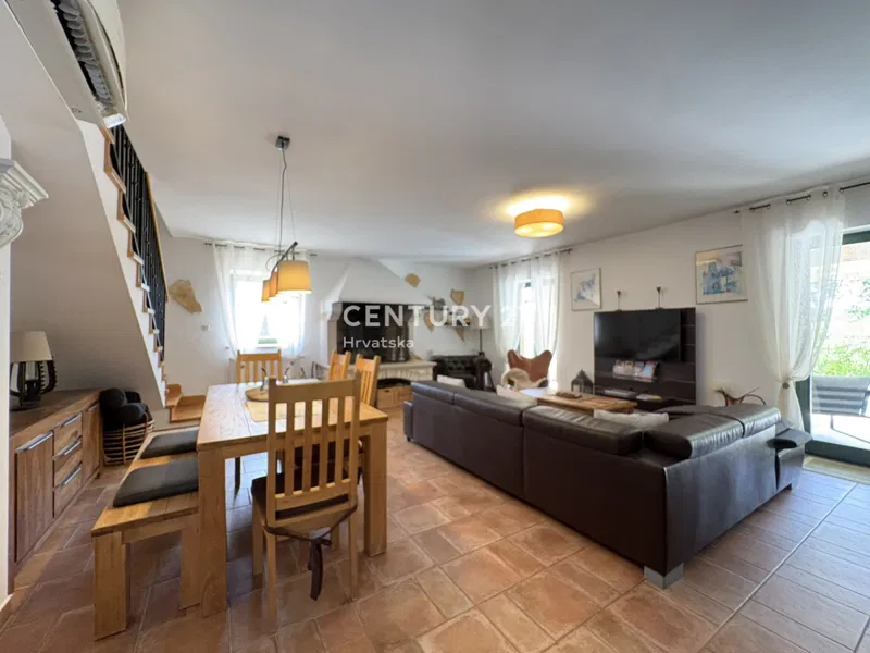 VIŠNJAN, ISTARSKA KAMENA VILA S BAZENOM -150 m² – 3