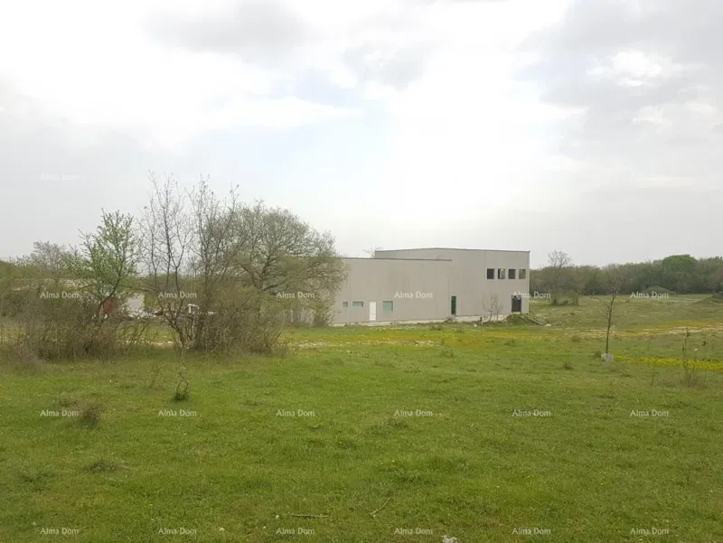 BAUGRUNDSTÜCK MIT PRODUKTIONSHALLE – BARBAN, 29.456 m² – 3