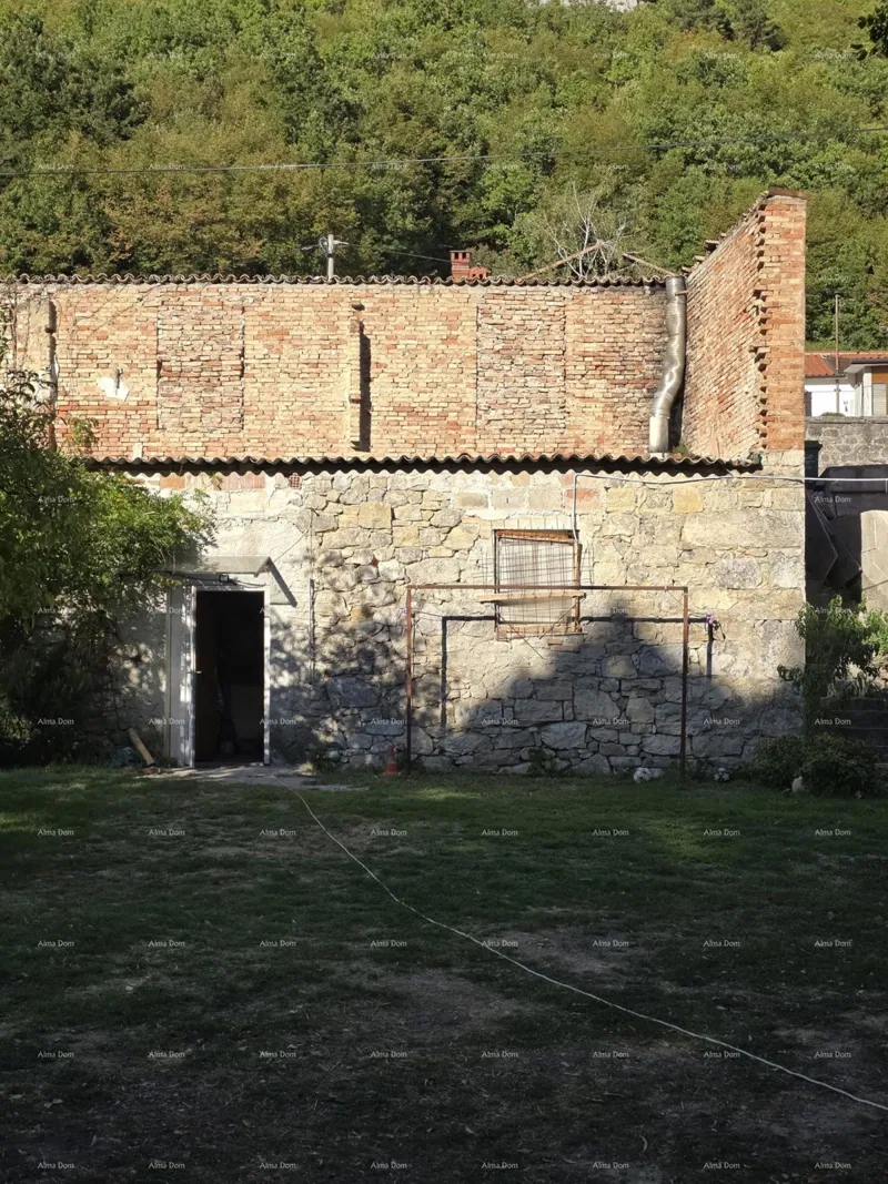 BUZET, HIŠA ZA ADAPTACIJO 74 m² IN GRADBENI ZEMLJIŠČE 866 m² – 2