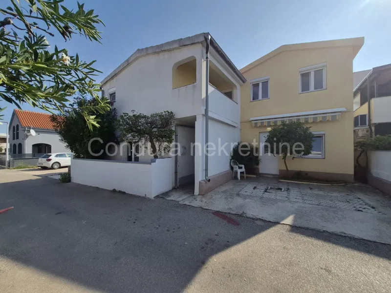Vir, Haus mit vier Apartments – weitläufiges Grundstück – 2