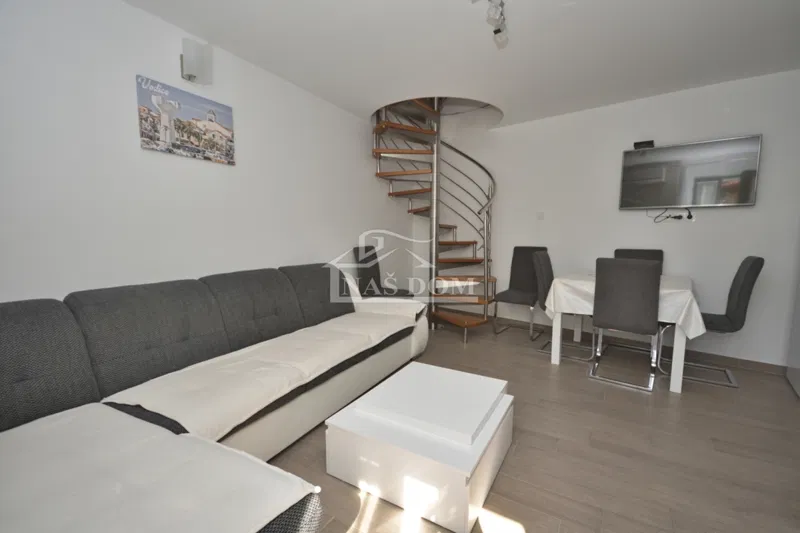 Renoviertes Haus im Zentrum von Vodice – GELEGENHEIT – 2