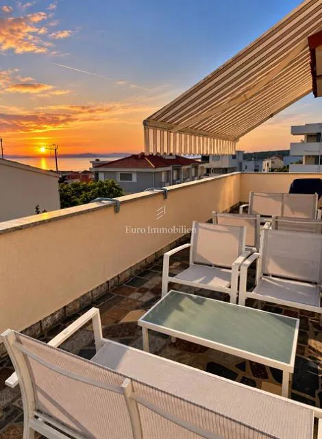 Casa con cinque appartamenti e piscina vicino al mare – 2