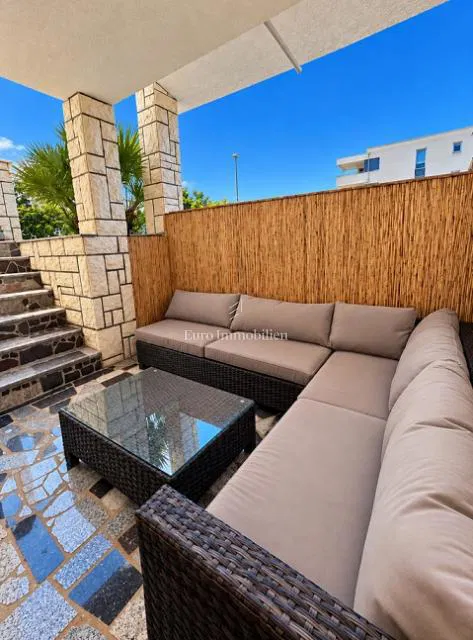 Casa con cinque appartamenti e piscina vicino al mare – 3