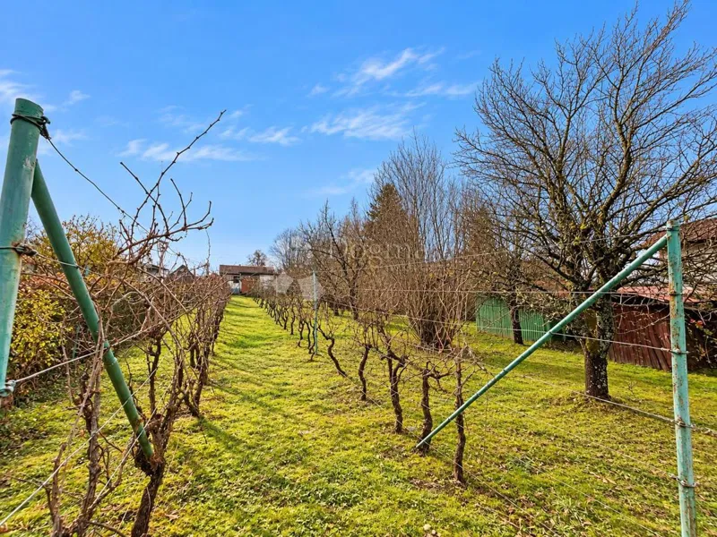 GUDCI – VIKENDICA NA 1.068 m², TERASA, GARAŽA I BUNAR – 3