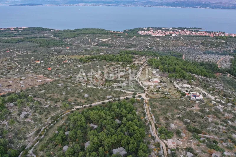 Zemljišče Brač ubacen Supetar, Supetar, 13.668m2