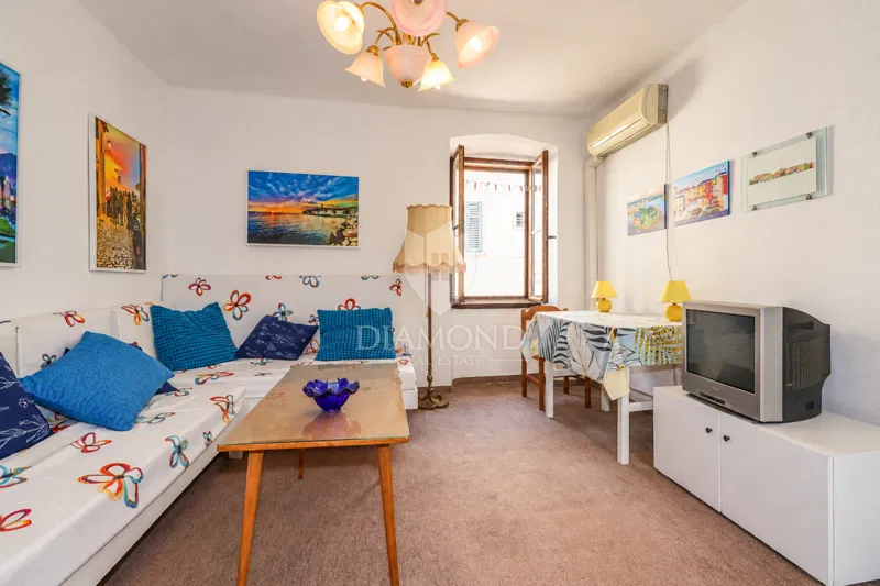 Rovinj, center, prostorno stanovanje s pogledom na morje in pristanišče – 3