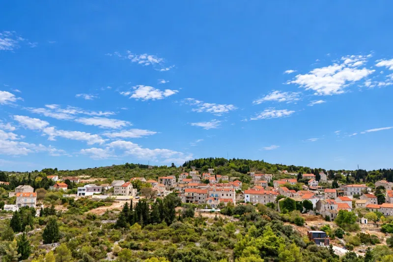Zemljišče Hvar – 3