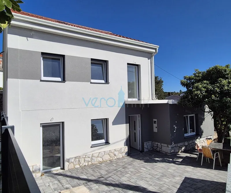 Jadranovo, Crikvenica, casa in pietra ristrutturata, vista, giardino, a 70 m dal mare, terrazza, vendita