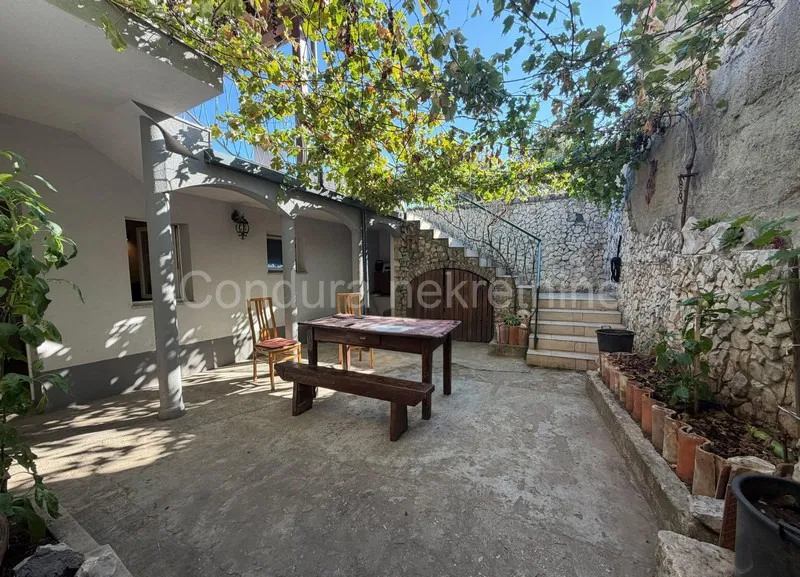 ZATON – CHARMING DALMATIAN HOUSE – RENOVATED AND READY TO MOVE IN