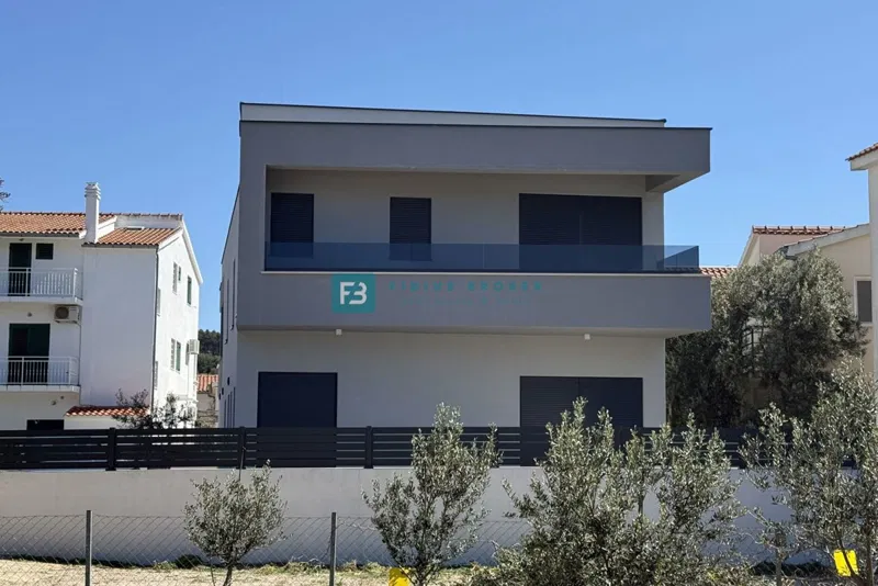 ŽABORIĆ - ŠIBENIK, nova, moderna polpritlična hiša, 70 m od morja, vrt 115 m2 – 3
