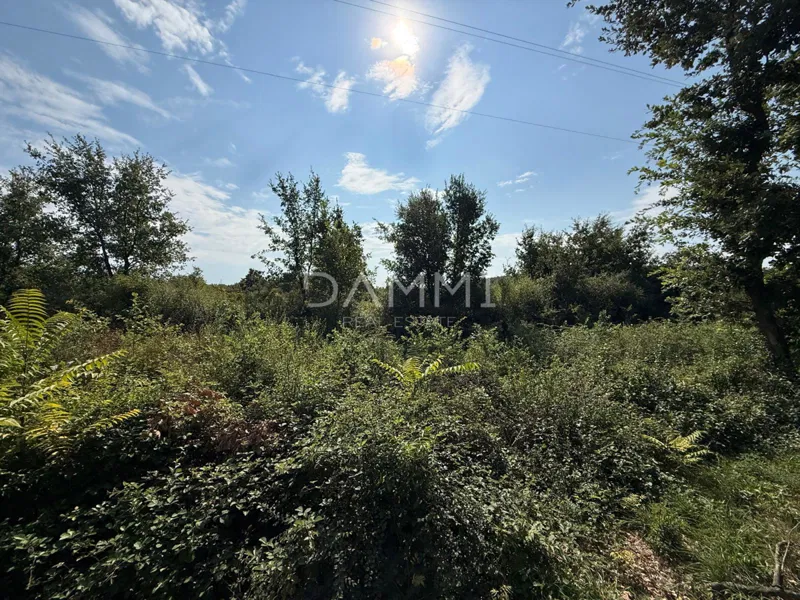 ISTRA, POREČ - GRAJENO ZEMLJIŠČE 8 KM OD MORJA – 2