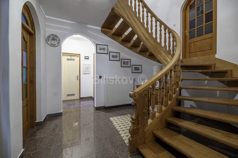 For Sale, Gračani, Three-Storey Detached House, 274 m², on an 892 m² Plot – 2