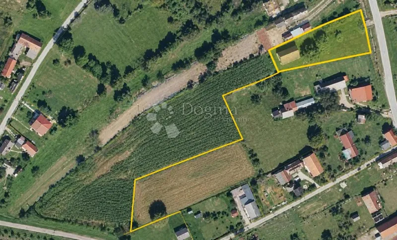 Građevinsko i poljoprovredno zemljište - 12.300 m²