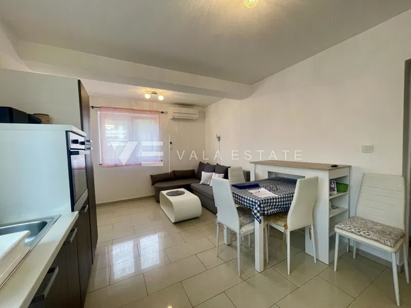 MANJI APARTMAN U PRIZEMLJU S PROSTRANOM OKUĆNICOM – 2