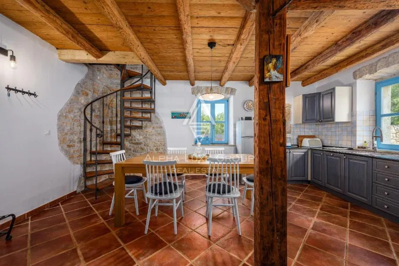 Isztria, Poreč, hagyományos kővilla medencével, tengeri kilátás – 3