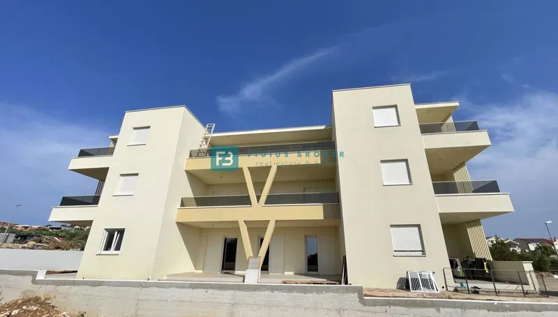 VODICE, novo, 2. kat, panoramski pogled na more, terasa, ostava – 3
