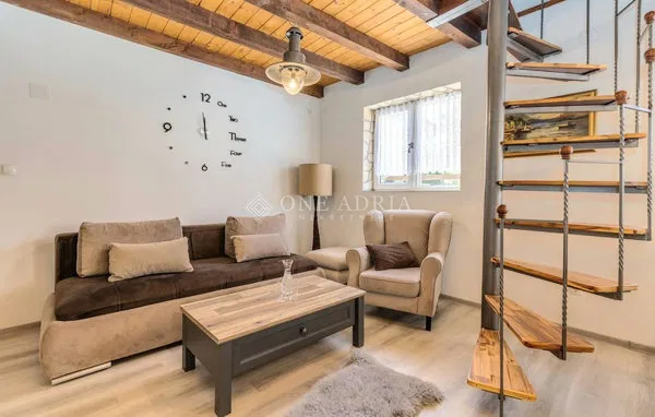NOVI VINODOLSKI, SAMOSTOJEĆA KUĆA, KOMPLETNO UREĐENA! – 3