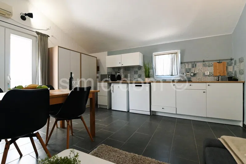Apartmanska kuća 80 metara od plaže, Murter – 3