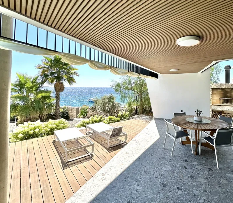 LUXURY WITHOUT COMPROMISE! ULTRA-EXCLUSIVE VILLA FIRST ROW TO THE SEA WITH GARDEN SEVID! – 2