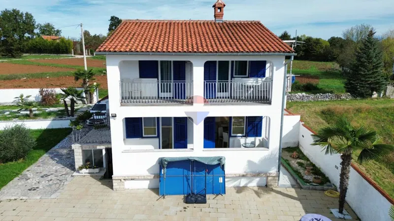 Žminj okolica - samostojeća kuća s 2 stana i garaža – 3