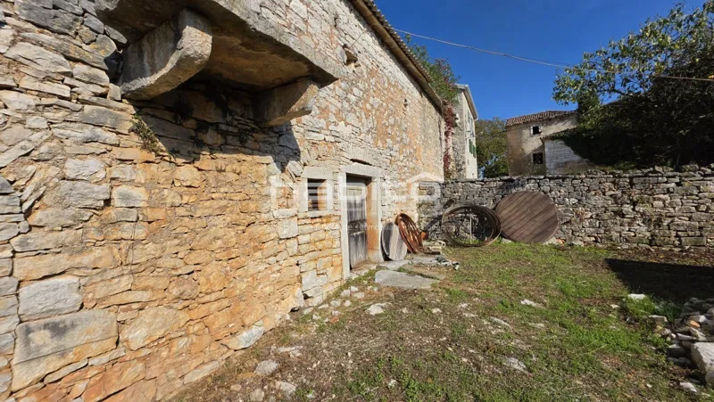 PRILIKA! Istarska kamena kuća za adaptaciju u okolici Višnjana – 3