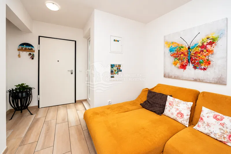 Trogir – Moderan dvosoban stan s terasom i parkingom – 3