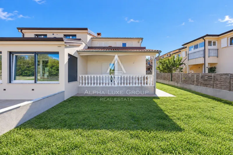 Poreč, Antonci – Dvojna kuća s tri spavaće sobe, terasom i okućnicom, 135,30 m² – 2