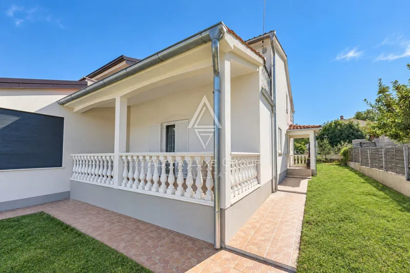 Poreč, Antonci – Dvojna kuća s tri spavaće sobe, terasom i okućnicom, 135,30 m² – 3